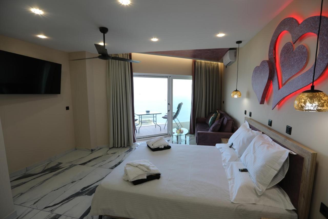Golden Fox Studios And Suites Lákones Extérieur photo