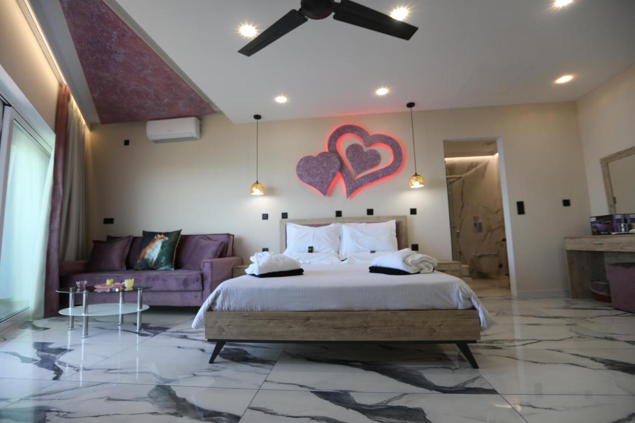 Golden Fox Studios And Suites Lákones Extérieur photo