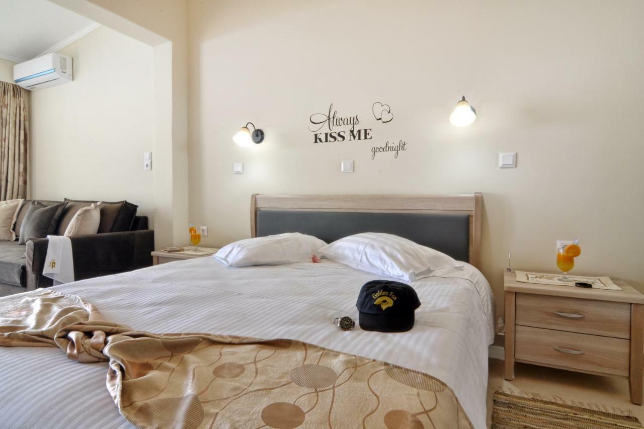 Golden Fox Studios And Suites Lákones Extérieur photo