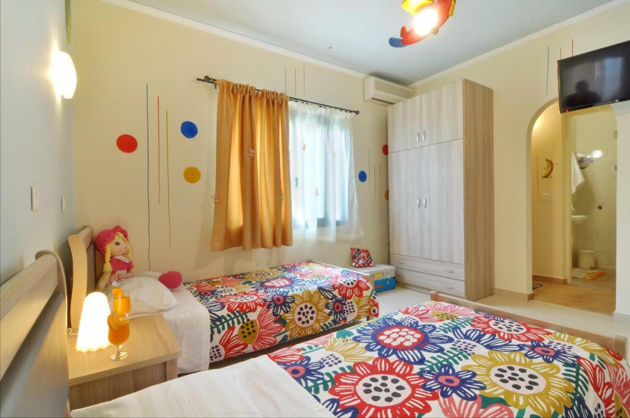 Golden Fox Studios And Suites Lákones Extérieur photo