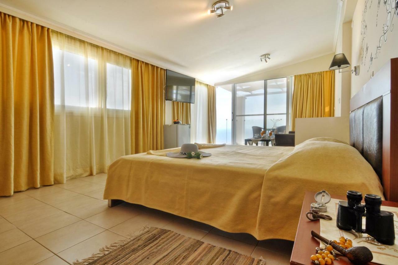 Golden Fox Studios And Suites Lákones Extérieur photo