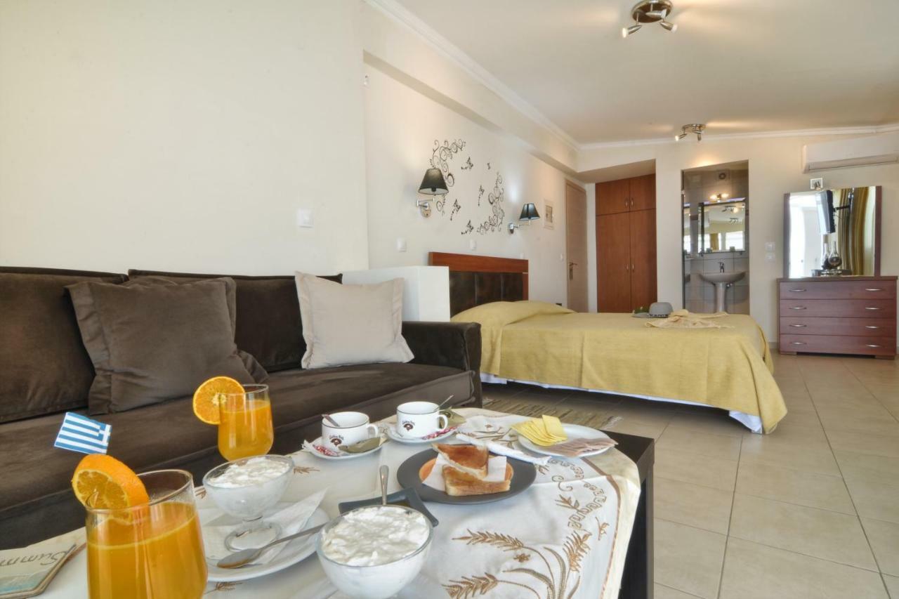 Golden Fox Studios And Suites Lákones Extérieur photo