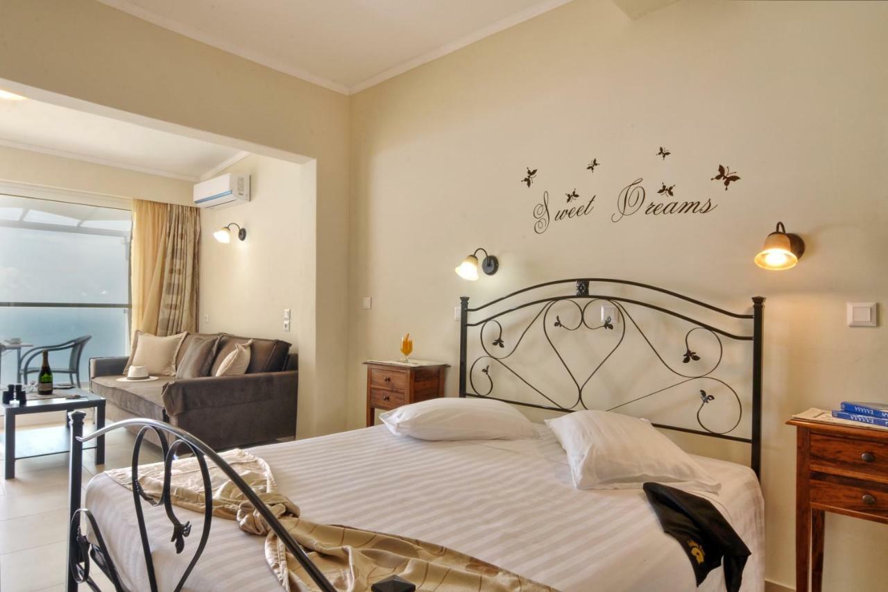 Golden Fox Studios And Suites Lákones Extérieur photo